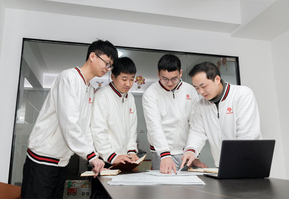 4 technicians are discussing the connector drawing in the meeting room