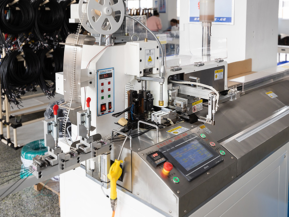 P04 2 S03 4 线束生产自动焊锡机1